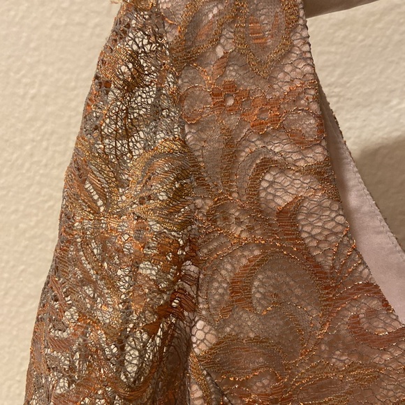 Lace dress - Picture 6 of 8